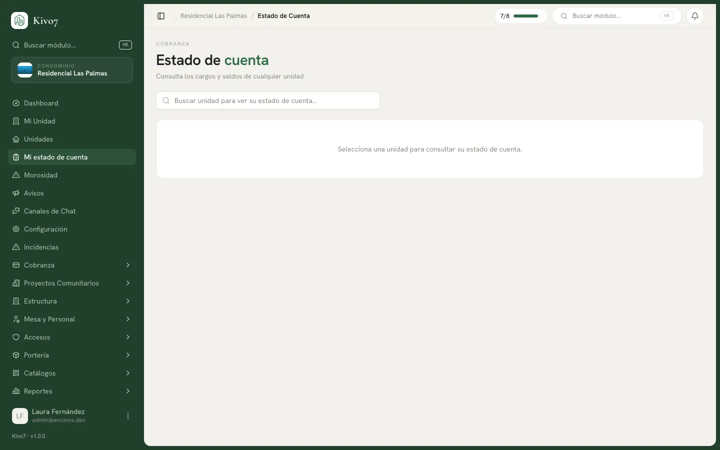 Estado de cuenta de una unidad en Kivo7, con las tarjetas de adeudo total, saldo a favor y pagado histórico sobre la tabla de cargos.